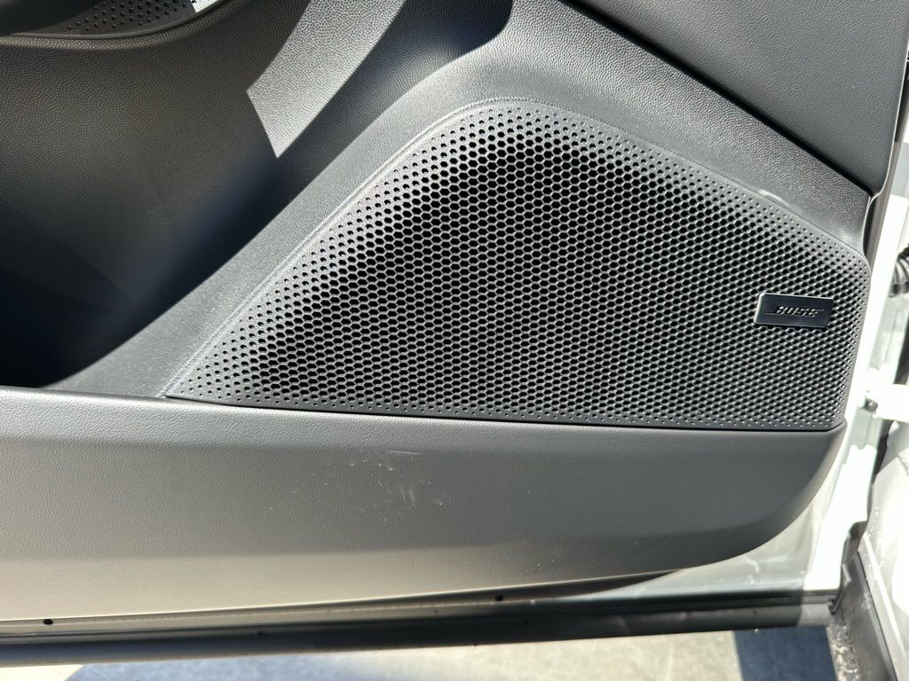 Thumbnail: 2026 Porsche Macan - 22