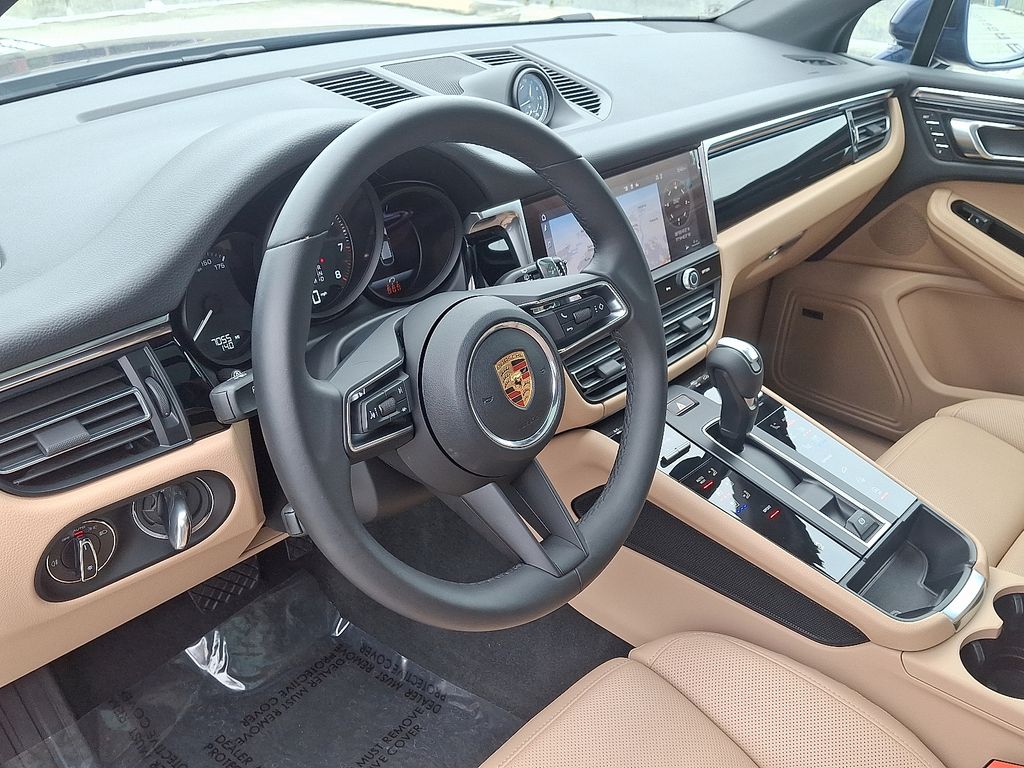 Thumbnail: 2025 Porsche Macan - 4