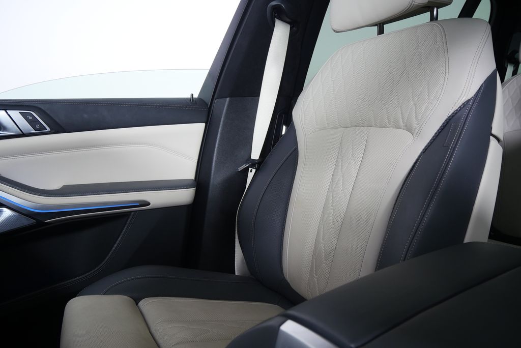 Thumbnail: 2024 BMW X7 - 32