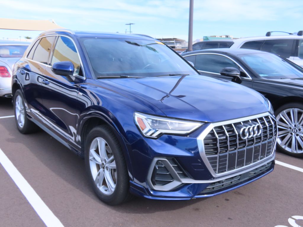 Thumbnail: 2021 Audi Q3 - 2