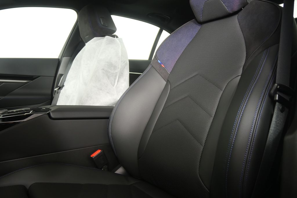 Thumbnail: 2026 BMW 5 Series - 10