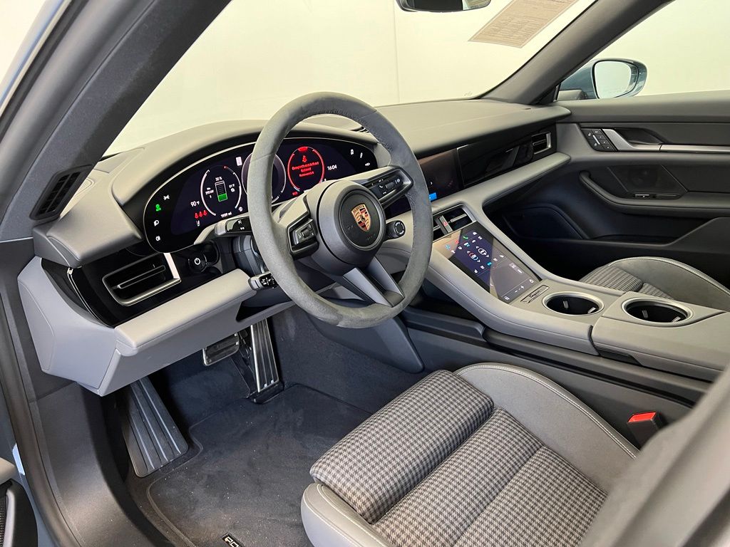 Thumbnail: 2025 Porsche Taycan - 4