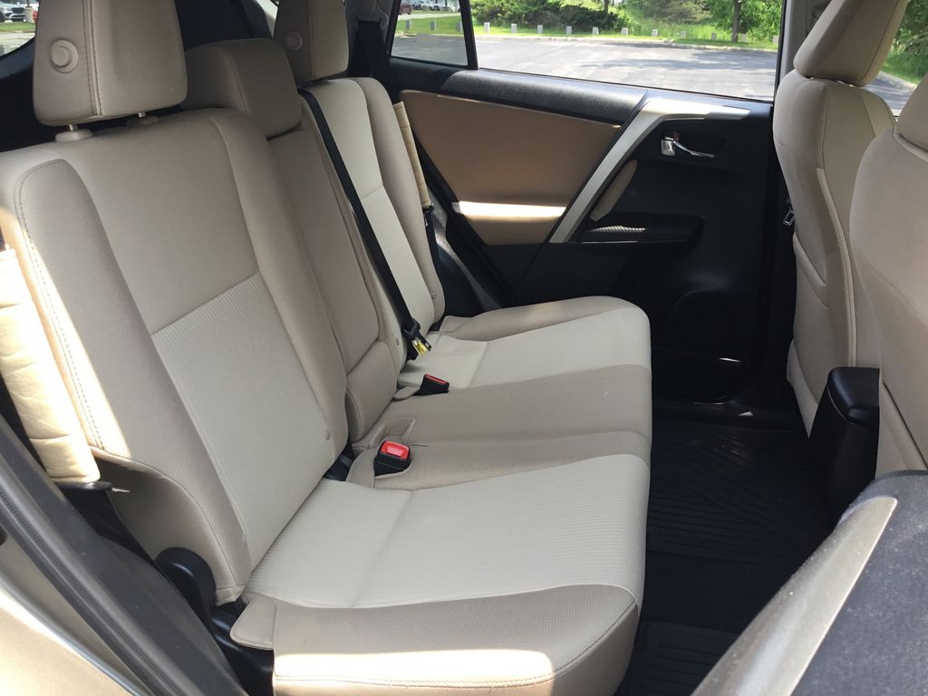 2015 Toyota RAV4 XLE 7