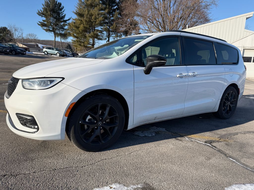 2025 Chrysler Pacifica Limited FWD