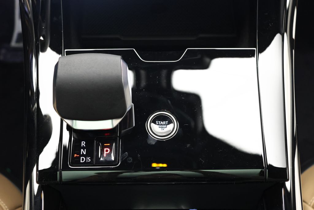 Thumbnail: 2026 Land Rover Range Rover Sport - 21