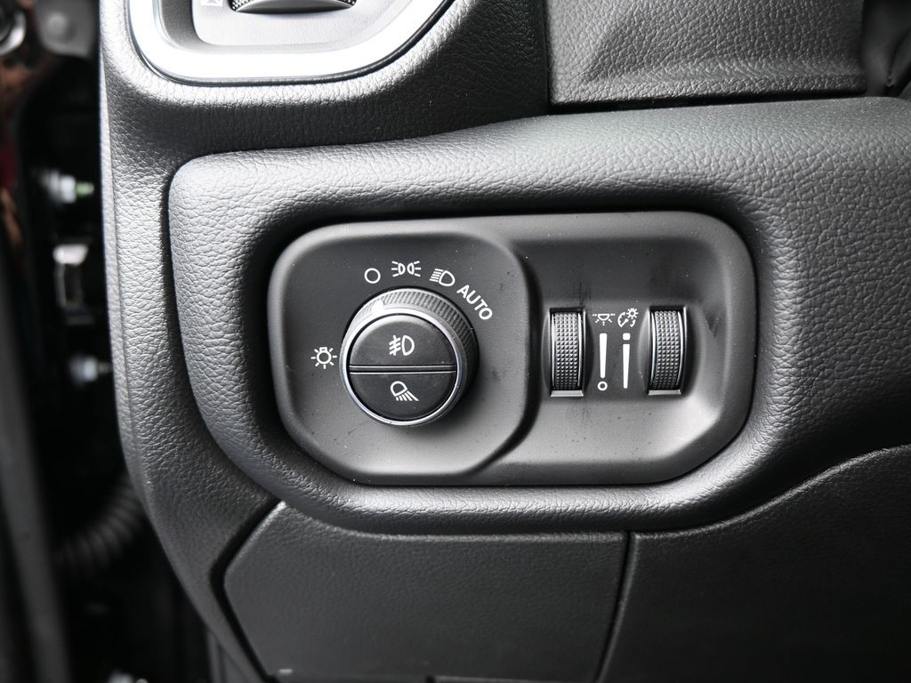 New 2026 Diamond Black Crystal Pearlcoat Ram Laramie image 36