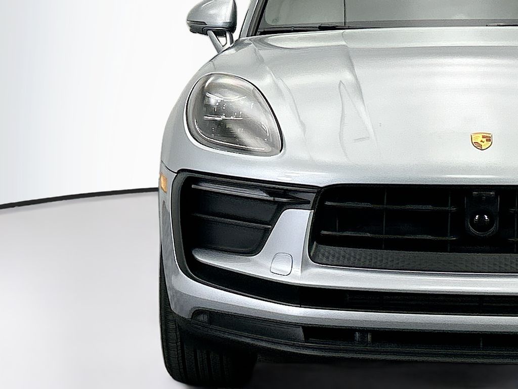 Thumbnail: 2026 Porsche Macan - 12