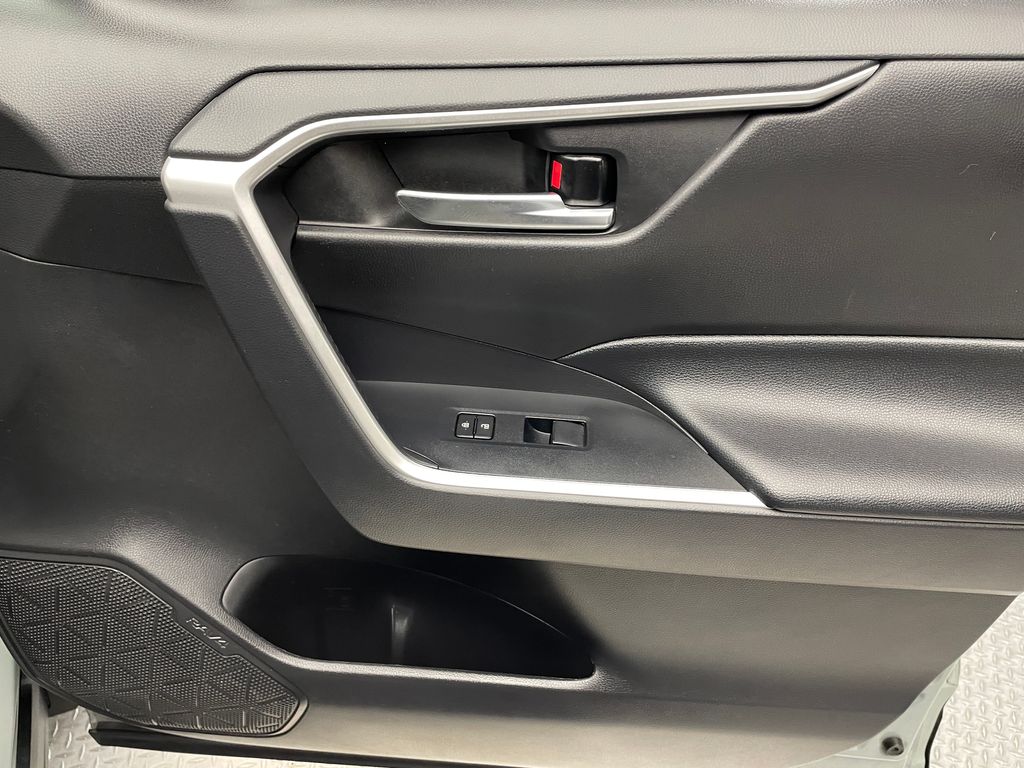 Thumbnail: 2021 Toyota RAV4 - 15