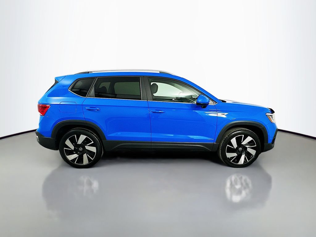 Thumbnail: 2023 Volkswagen Taos - 4