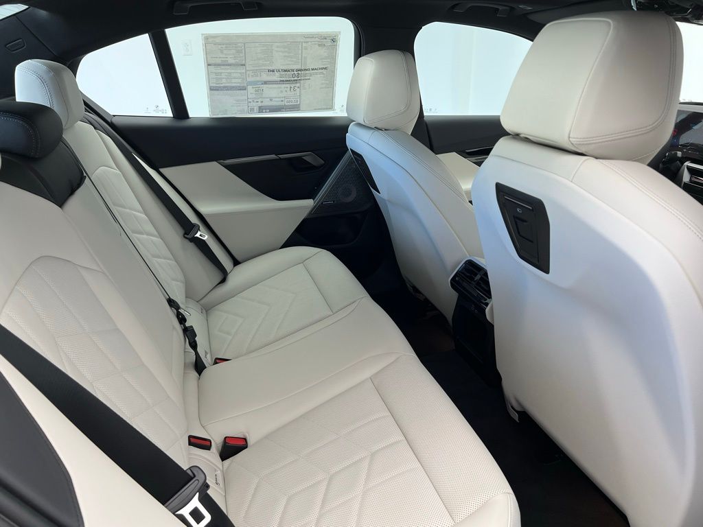 2025 BMW 5 Series 530i 9
