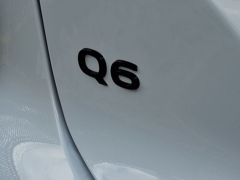 Thumbnail: 2025 Audi Q6 e-tron - 4