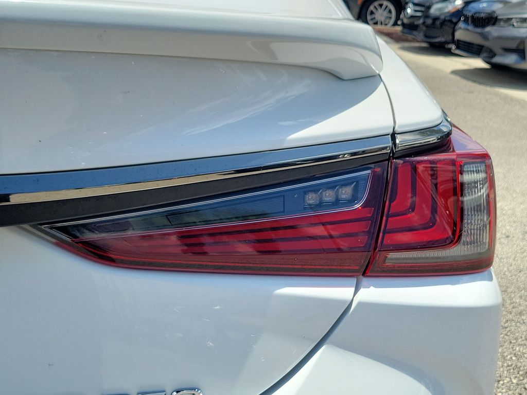 2022 Lexus ES 8