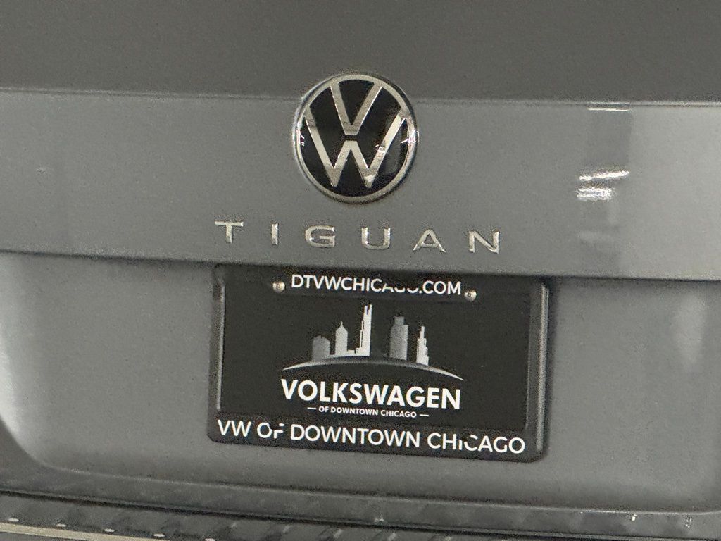 2024 Volkswagen Tiguan 2.0T SE 32