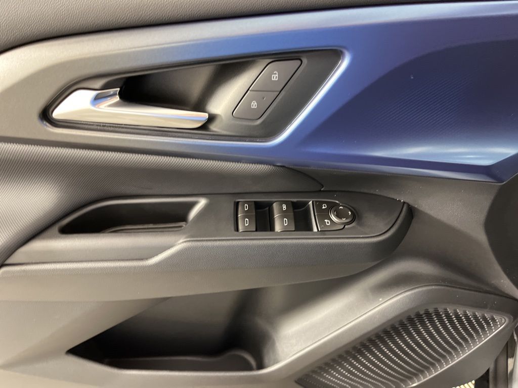Thumbnail: 2026 Chevrolet Equinox - 25