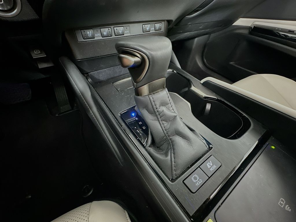 2024 Lexus ES Hybrid 300h 16