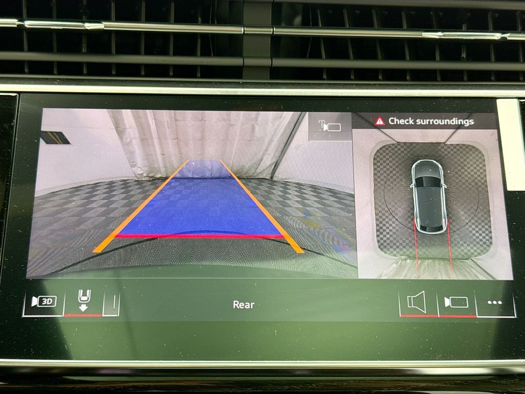 Thumbnail: 2026 Audi Q8 - 16