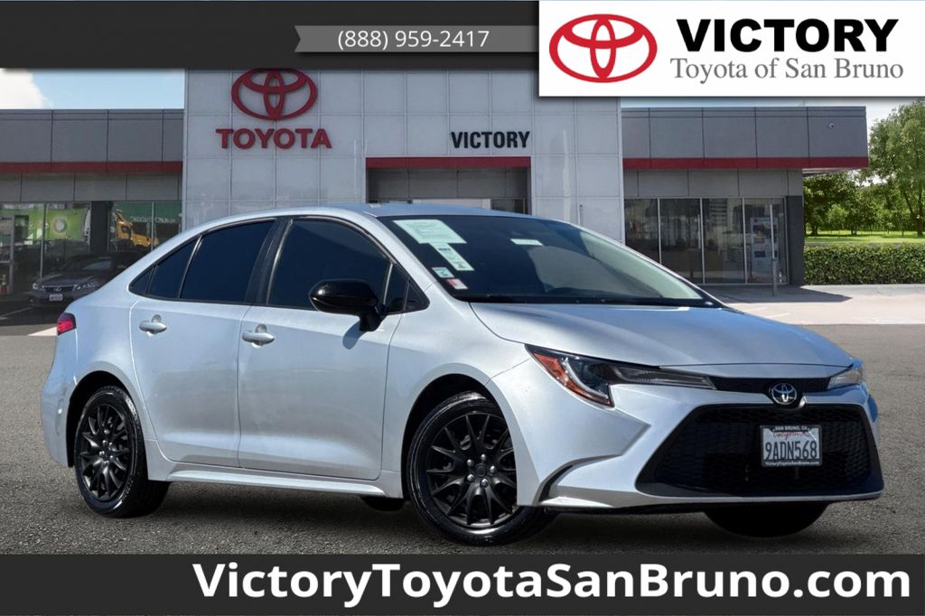 Classic Silver Metallic 2022 Toyota Corolla LE FWD Sedan Front-Wheel Drive Continuously Variable Transmission