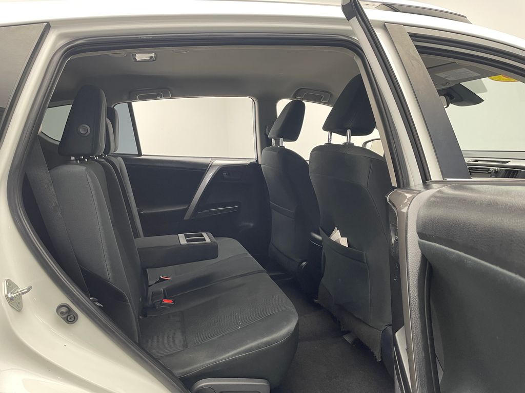 Thumbnail: 2018 Toyota RAV4 - 31