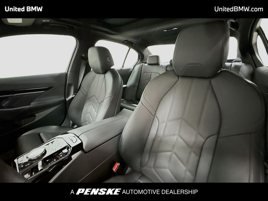 Thumbnail: 2026 BMW 5 Series - 5