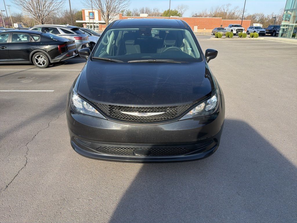 2023 Chrysler Voyager