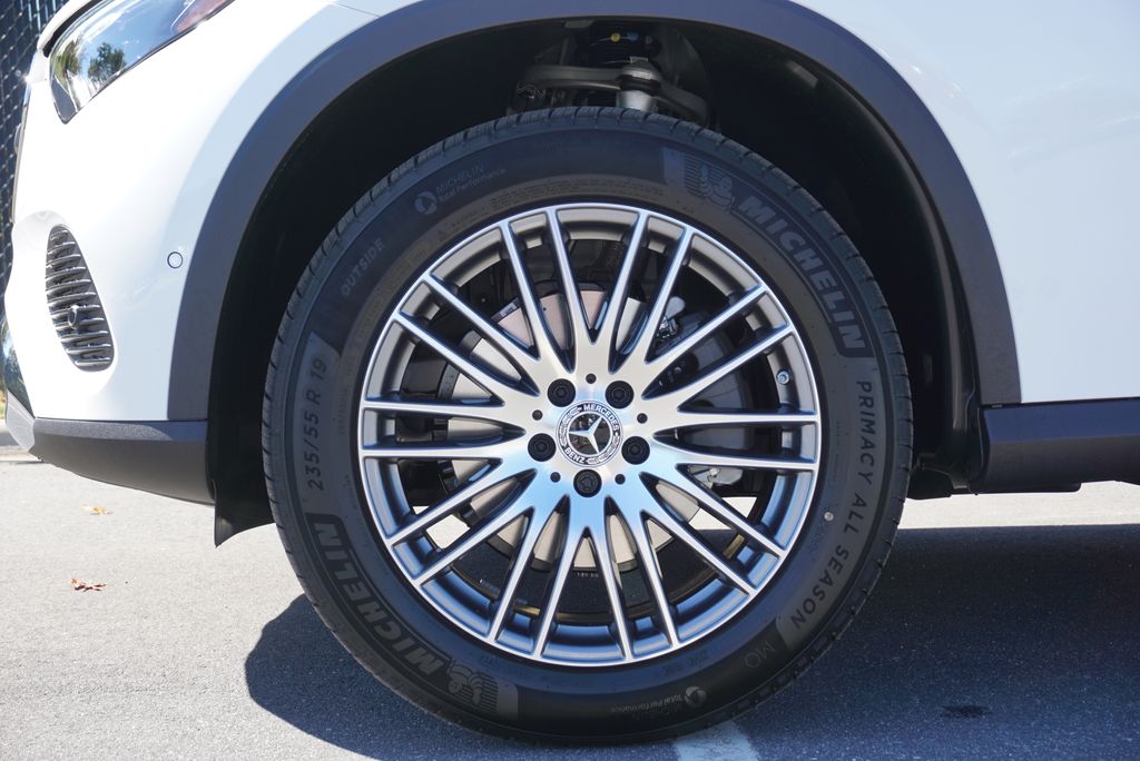 Thumbnail: 2026 Mercedes-Benz GLC - 19