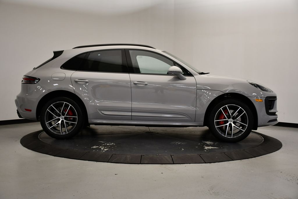 Thumbnail: 2026 Porsche Macan - 8