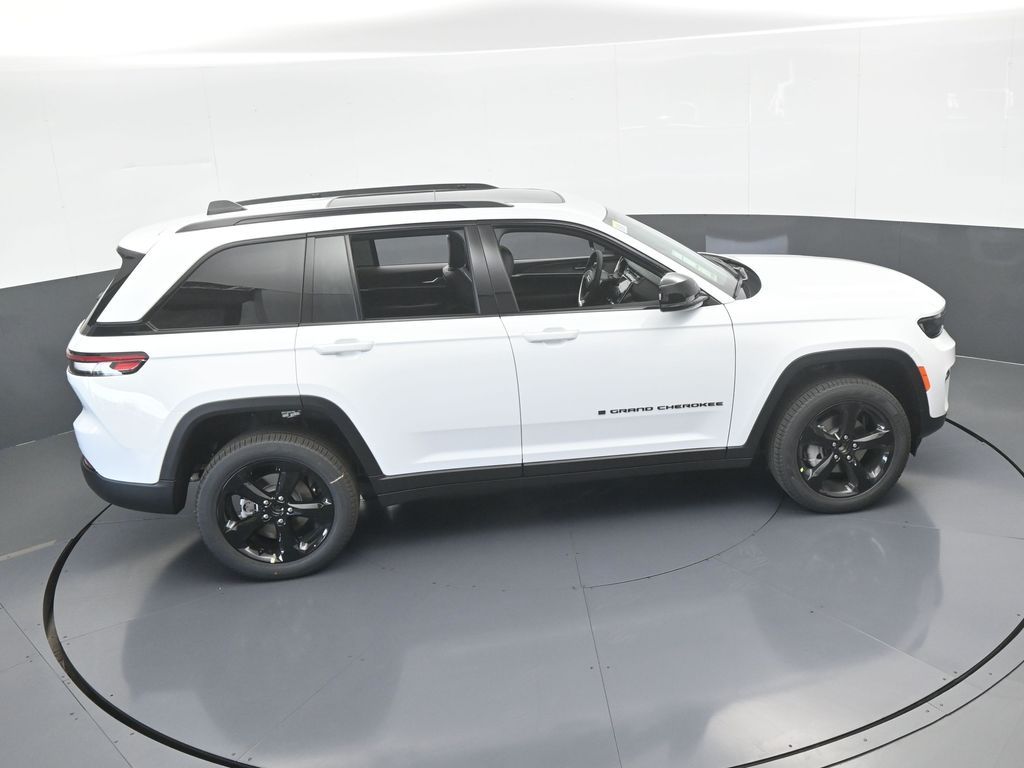 New 2025 Bright White Clearcoat Jeep Limited image 47