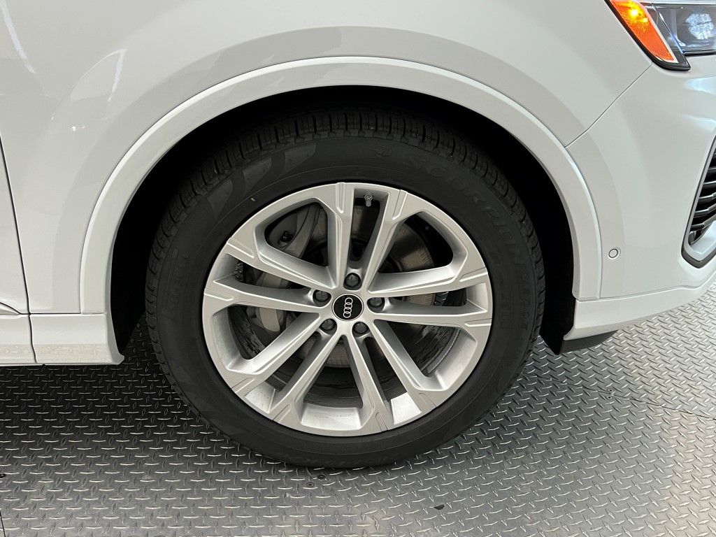 Thumbnail: 2026 Audi Q7 - 13