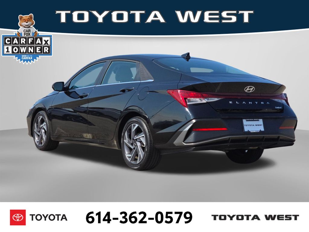 Used 2025 Black Hyundai Limited image 9