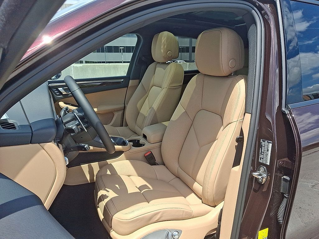 Thumbnail: 2025 Porsche Macan - 16