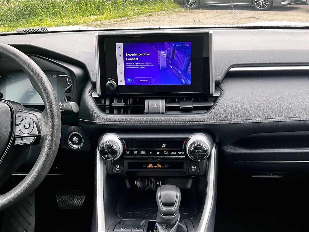 2024 Toyota RAV4 — photo 18