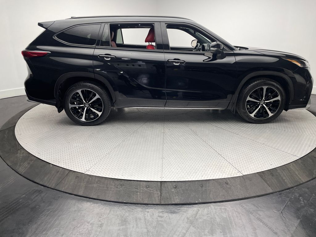 Thumbnail: 2021 Toyota Highlander - 4