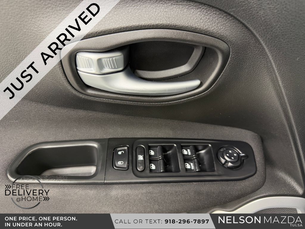 Used 2019 Blue Jeep Latitude image 20