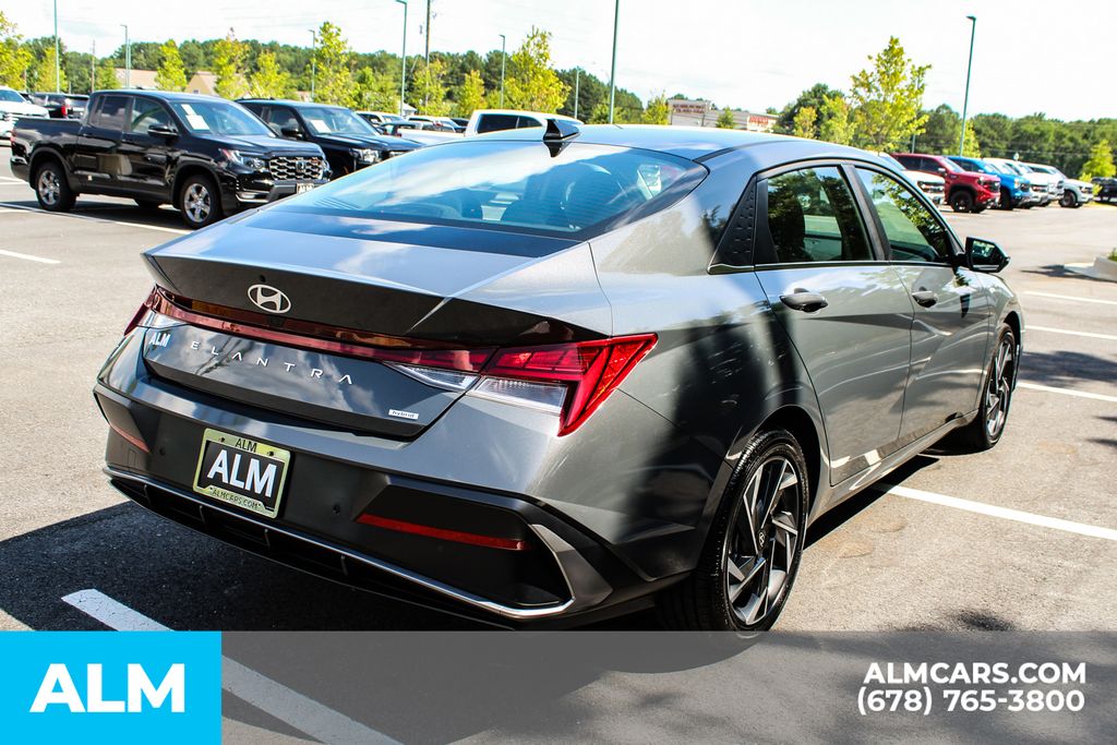 2024 Hyundai Elantra Hybrid Limited photo 4
