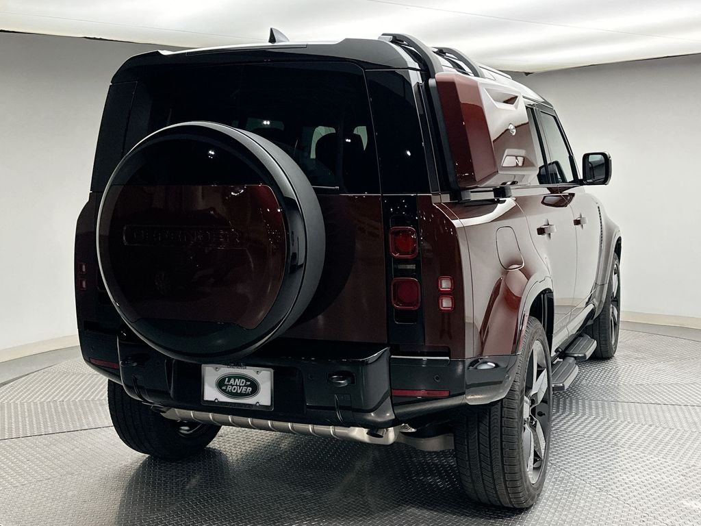 2025 Land Rover Defender 110 3