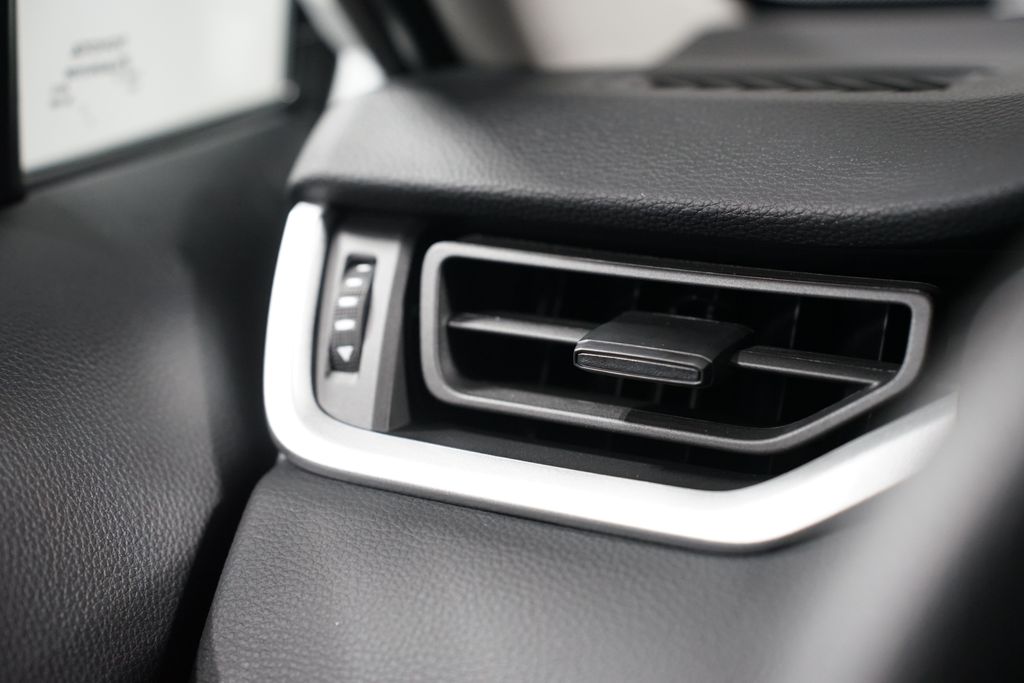 Thumbnail: 2025 Toyota RAV4 - 25