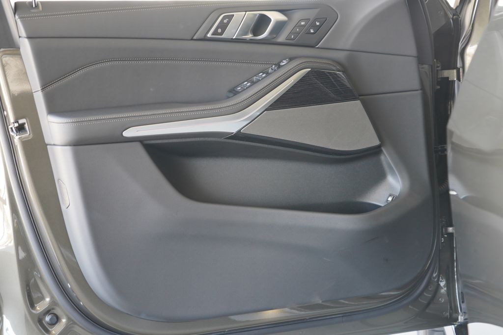 Thumbnail: 2026 BMW X5 - 10