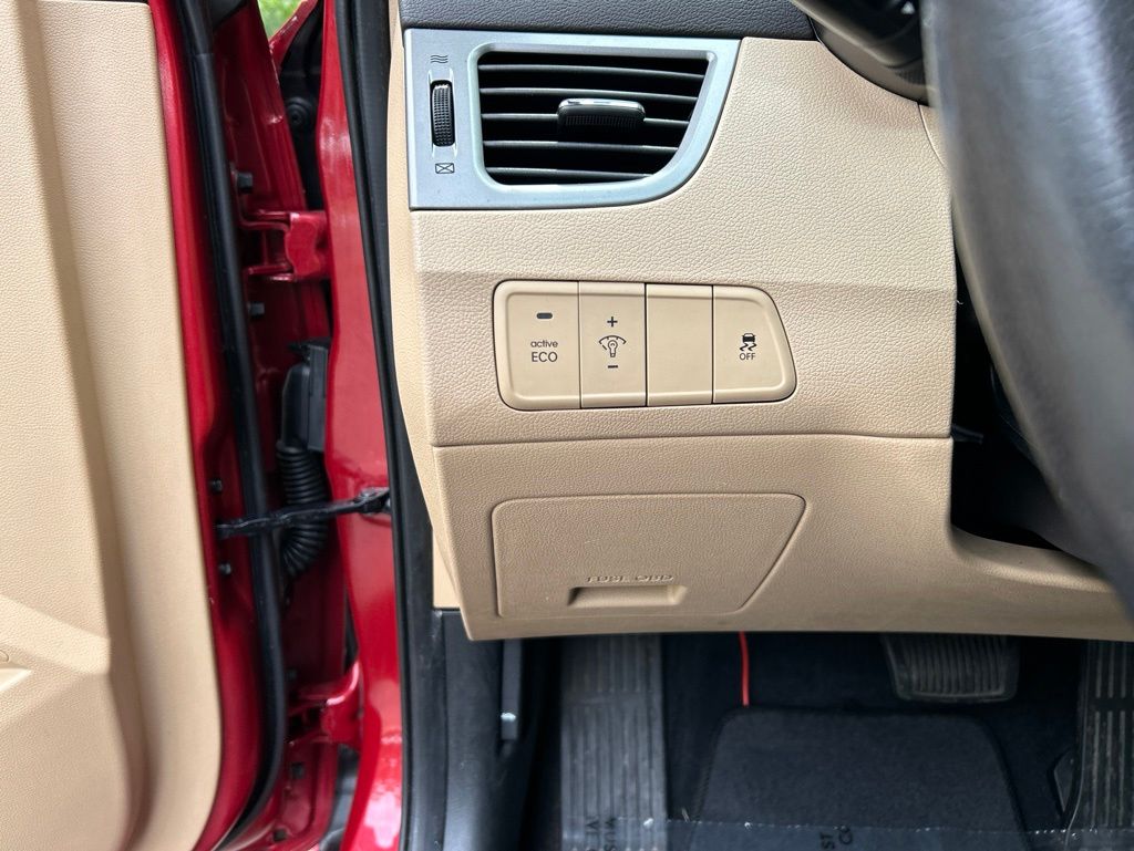 Used 2012 Red Hyundai GLS image 20