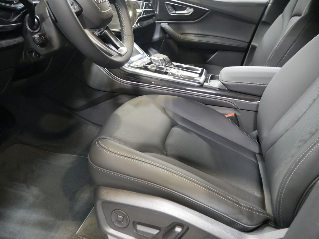 Thumbnail: 2026 Audi Q7 - 16