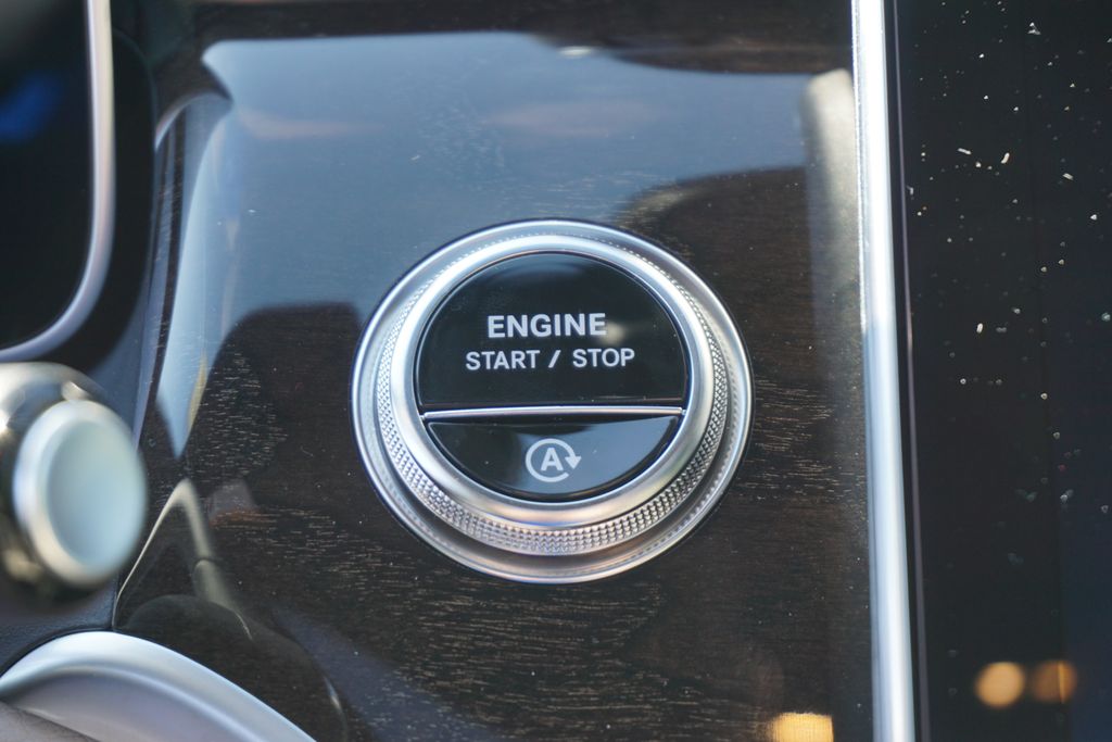 2025 Mercedes-Benz GLC 300 29