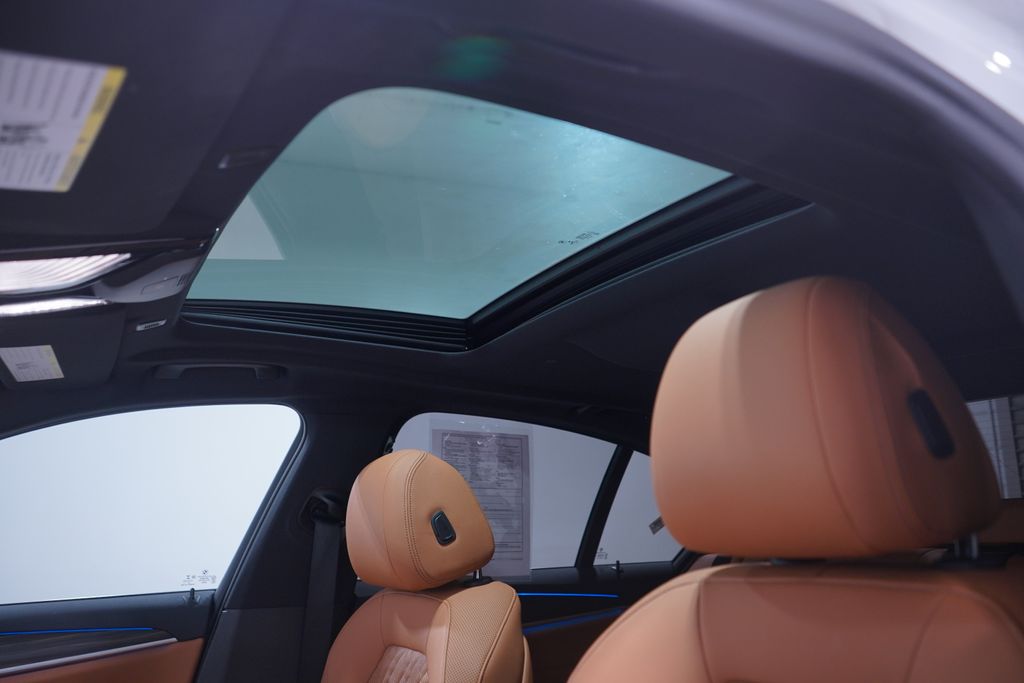 Thumbnail: 2023 BMW 5 Series - 8