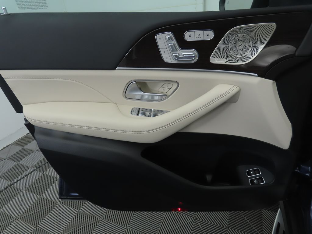 Thumbnail: 2025 Mercedes-Benz GLE - 25