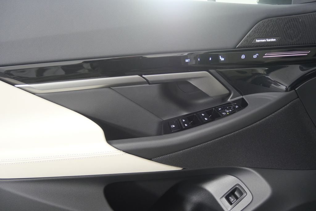 Thumbnail: 2026 BMW 5 Series - 9