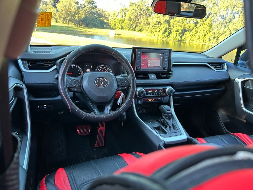 Thumbnail: 2022 Toyota RAV4 - 12