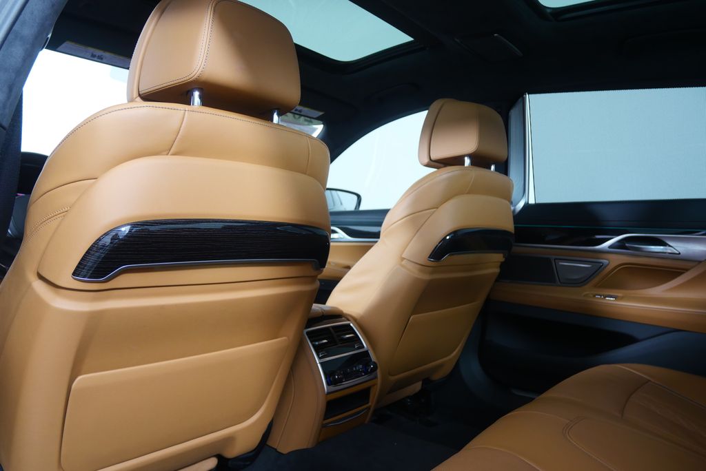 Thumbnail: 2022 BMW 7 Series - 16