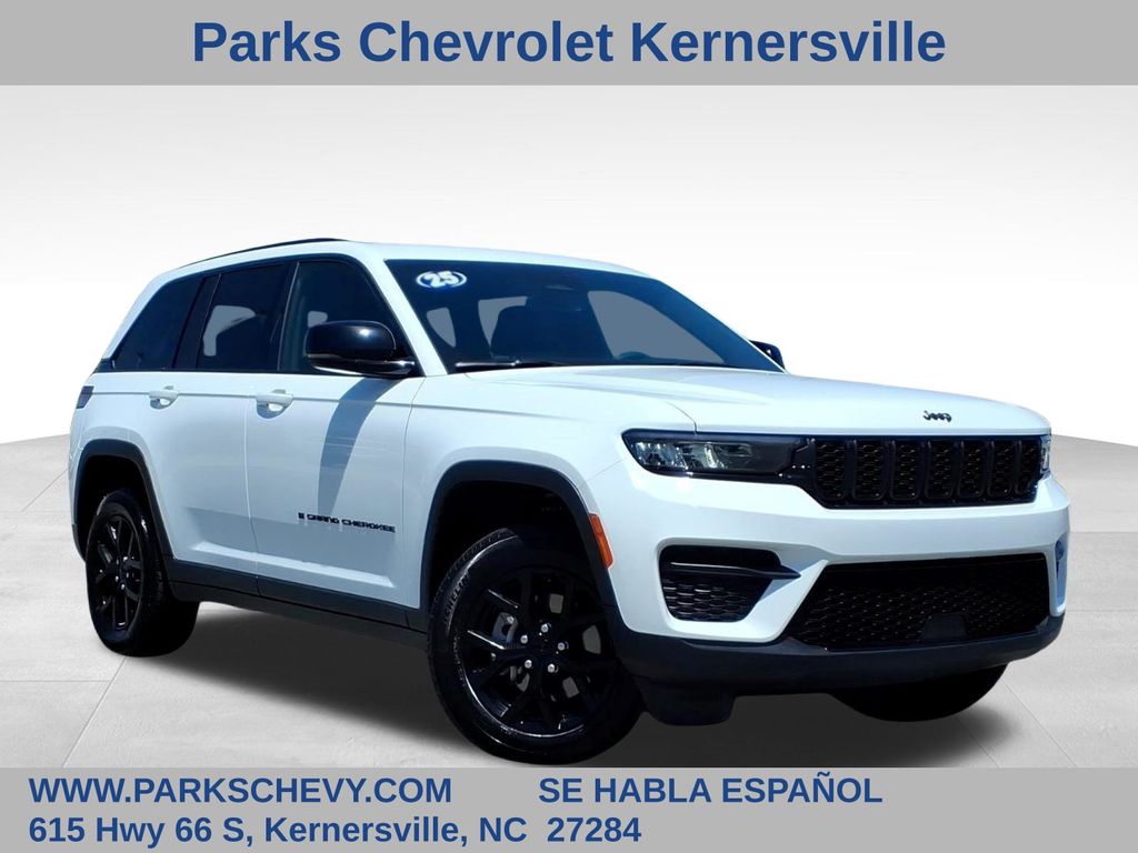 Bright White Clearcoat 2025 Jeep Grand Cherokee Altitude 4WD SUV / Crossover Four-Wheel Drive 8-Speed Automatic