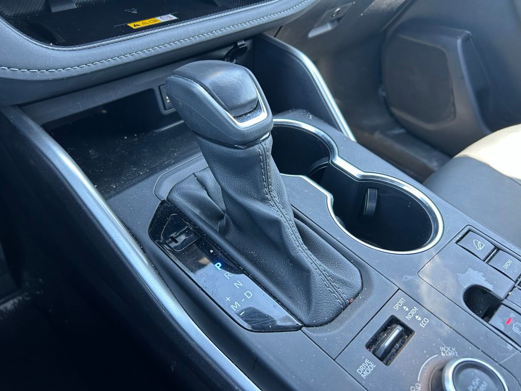 Thumbnail: 2025 Toyota Highlander - 27