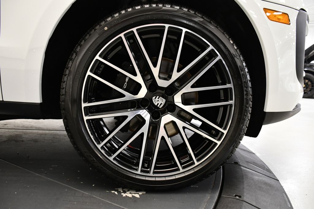 Thumbnail: 2025 Porsche Macan - 19