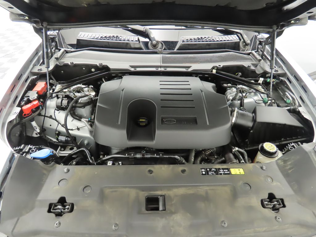 2023 Land Rover Defender 90 28