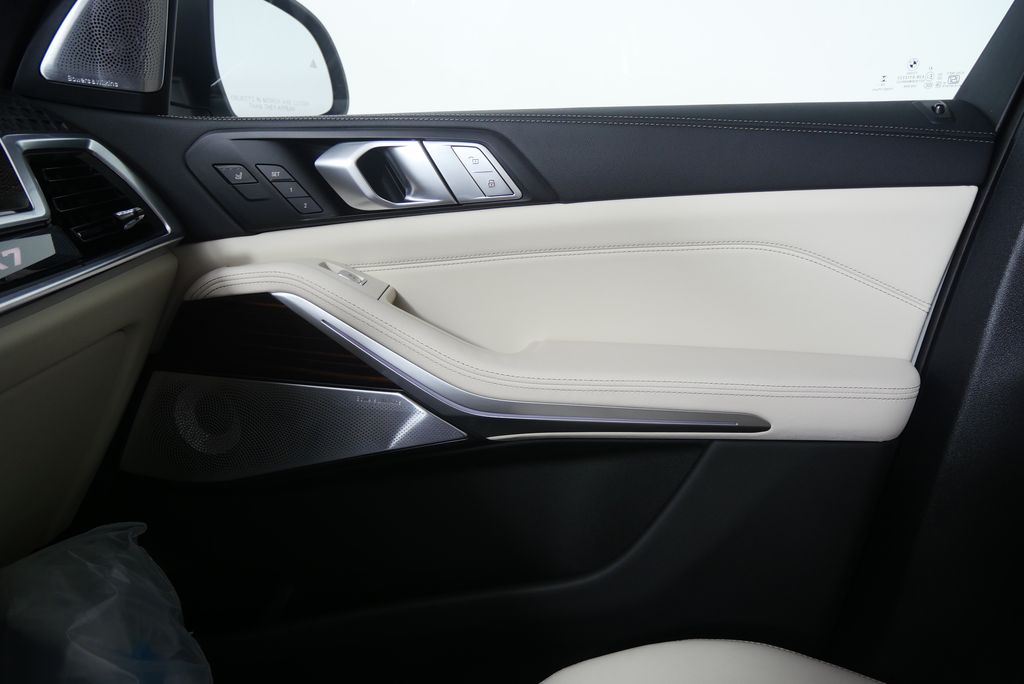 Thumbnail: 2026 BMW X7 - 26